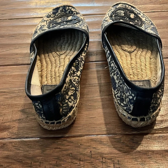 Tory Burch Antigua Navy Printed Espadrille Flats - Picture 2 of 6